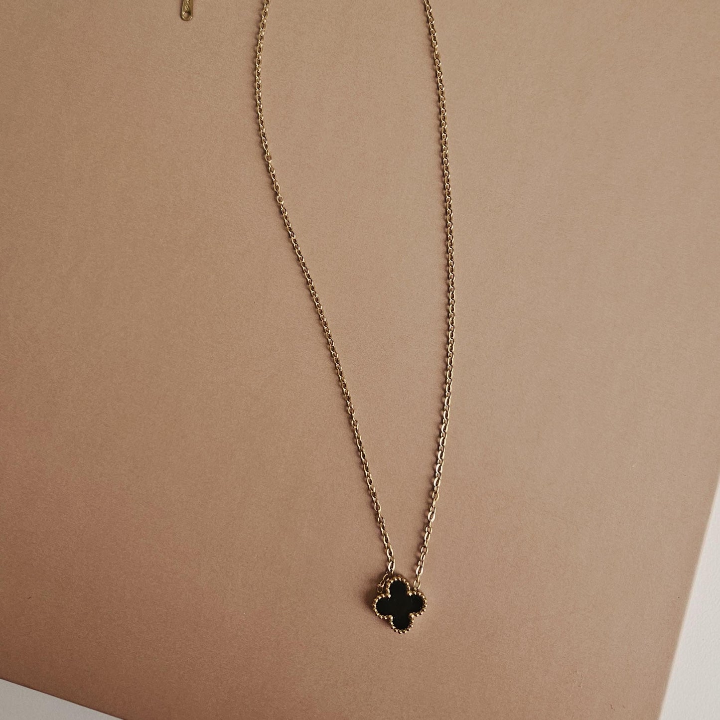 The Solitaire Clover Necklace | Vintage Edition in 18k Gold, Rose Gold & Silver